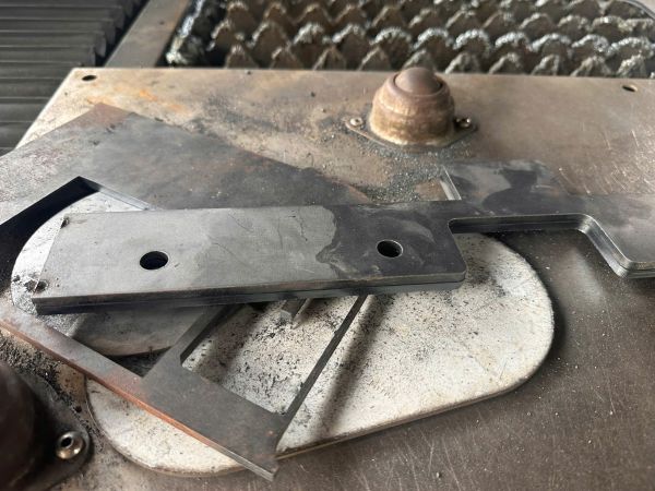 Gia Công Kim Loại Tấm Quận 8 – Cắt Laser & Chấn CNC