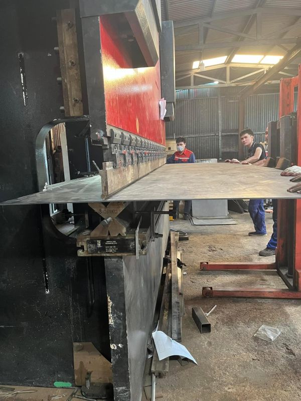 gia-cong-kim-loai-tam-an-giang-3 chấn gấp cnc