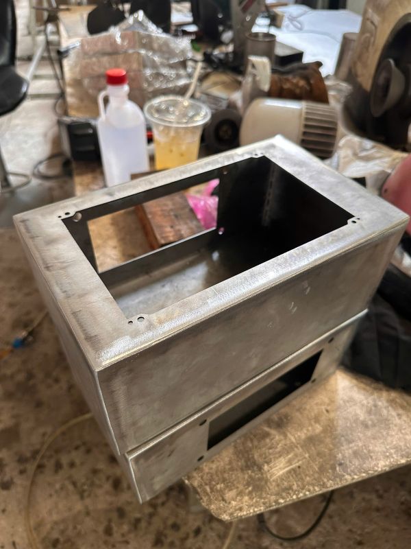 gia công vỏ hộp kim loại